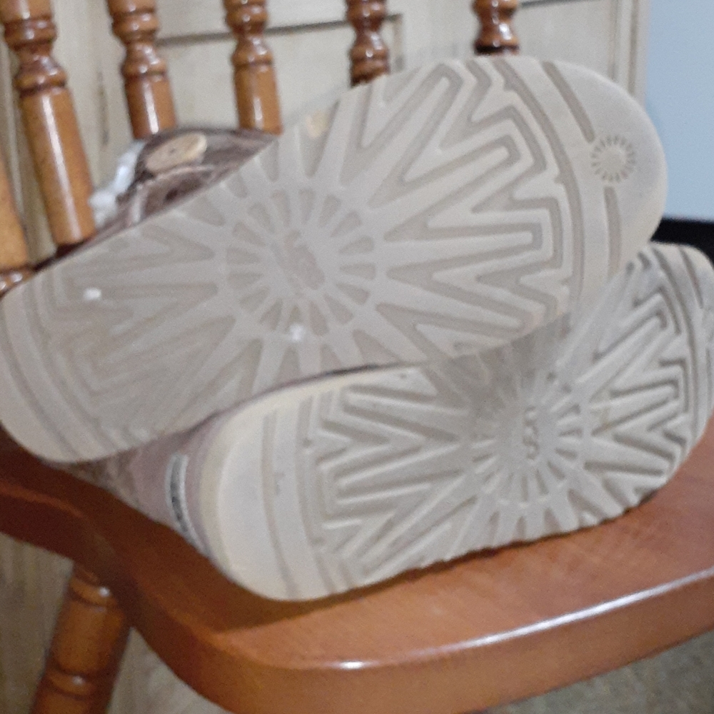 Ugg Bailey Button Krinkle Boot - image 5